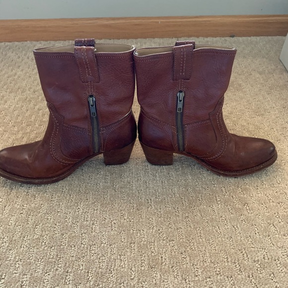 Frye booties! Style 76400 size 7 - Picture 4 of 8